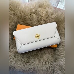 Tory Burch Kira Leather Envelope Clutch Birch Cream Gold T Logo